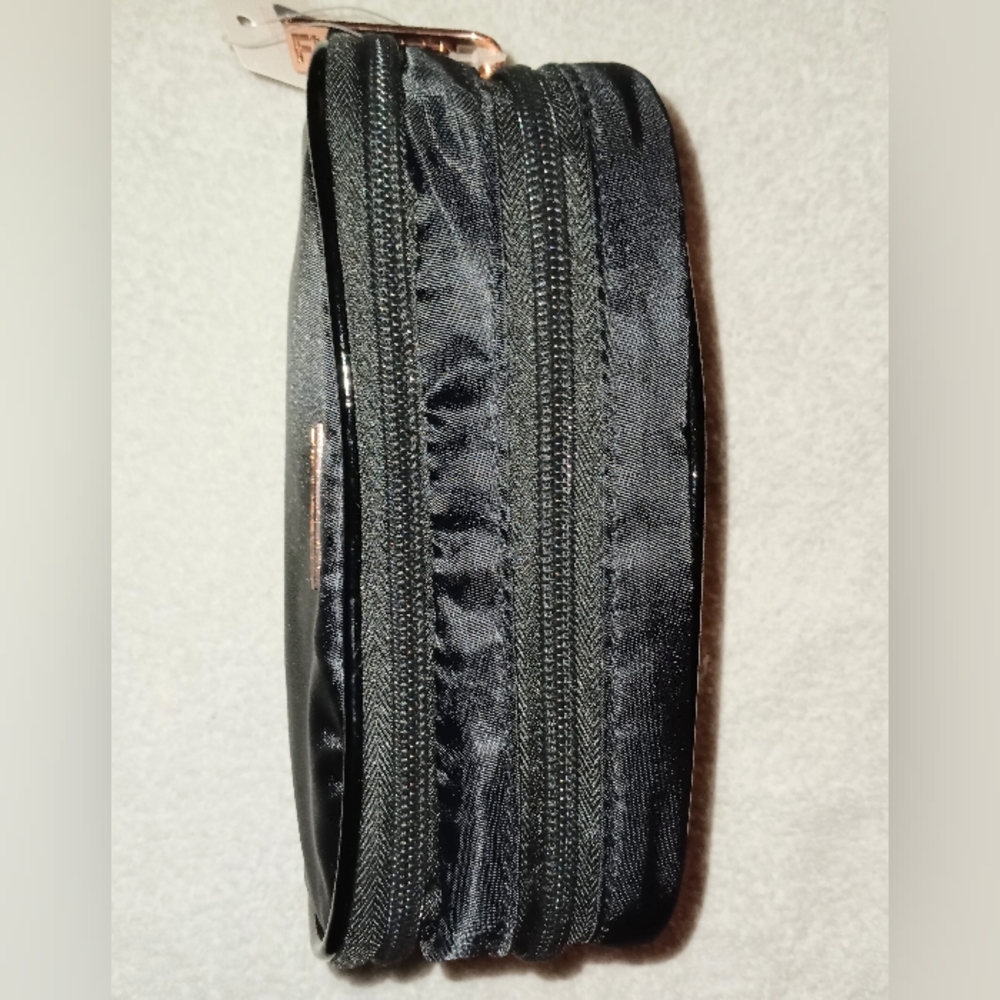 Foldout Cosmetic Case - Picture 3 of 5